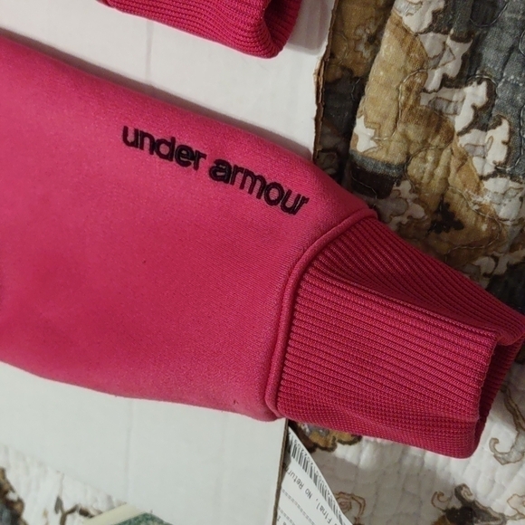 Under Armour Pink pull-over Hoodie - Picture 12 of 12